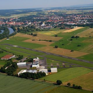 Luftaufnahme des Flugplatzes Haßfurt-Schweinfurt  - Verkehrslandeplatz Haßfurt-Schweinfurt in der ErlebnisRegion Steigerwald