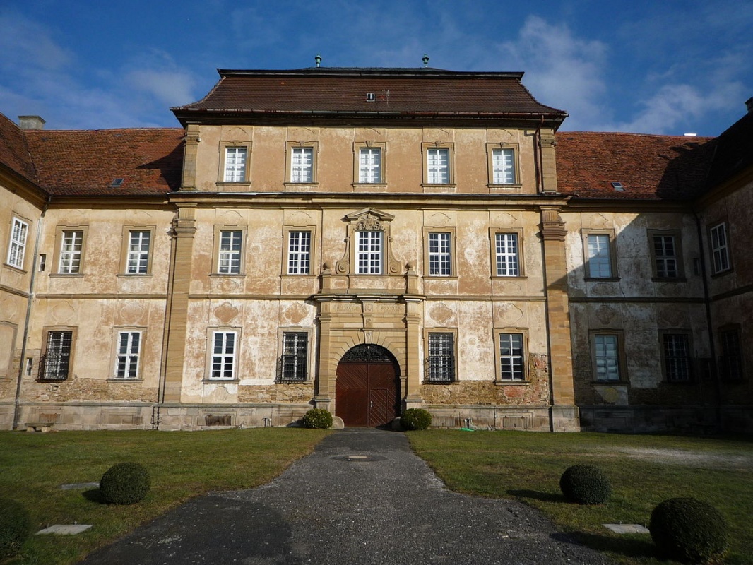 Das Schloss vom Innenhof aus gesehen - Schloss Sulzheim in der ErlebnisRegion Steigerwald